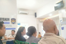 Kantor Imigrasi Palembang Dipenuhi Pemohon Paspor