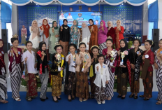 Kenakan Kebaya Serta Baju Adat Saat Fashion Show Peringatan Hari Kartini
