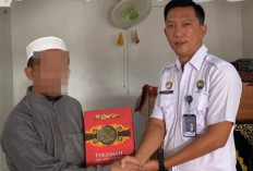 Lapas Muaradua Bagikan Al-Qur’an untuk Perkuat Pembinaan Keagamaan Warga Binaan