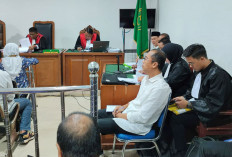 Hakim Tunda Pembacaan eksepsi Alex Noerdin 