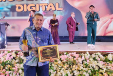 Bupati OKU Timur Raih Penghargaan Kepala Daerah Peduli Penyiaran 
