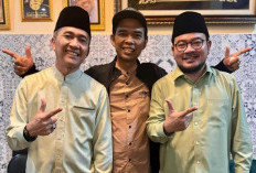 Kunjungi Palembang, Ustadz Abdul Somad Disambut Hangat Ratu Dewa-Prima Salam