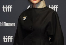 Kenakan Pin One Piece, Dian Sastrowardoyo Curi Perhatian di TIFF 2025 
