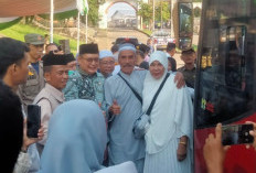 Tangis Haru Sambut Kepulangan 228 Jamaah Haji OKU