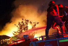 Ditinggal Bedagang, Rumah Hangus Terbakar