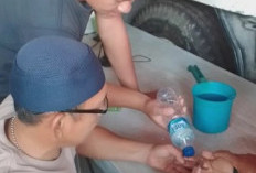 Bantu Warga Lepaskan Cincin yang Sebabkan Jari Bengkak
