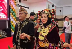 Kenakan Kain Kawai Kanduk Kajari OKU Selatan Ikut Lomba Fashion Show
