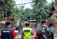 Nyalakan Lampu Teplok, Rumah Panggung Ludes Terbakar