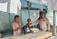 Beri Bangtuan Sembako Kepada Masyarakat