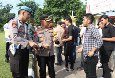 Lakukan Gaktiplin, Wakapolres Periksa Anggota Polri Mulai Rambut Hingga Sepatu