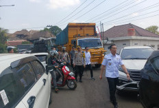 Batubara Tumpah Jalan di Lahat ke Muara Enim Macet Total