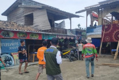 Hujan Badai Rusak Bangunan di Pantai Bidadari