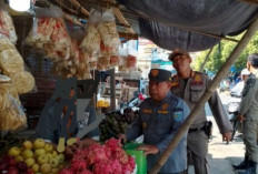 Tertibkan PKL dan Baleho di Sekitar Pasar Muaradua
