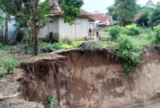 Longsor Ancam Rumah Warga