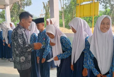 MTsN 1 OKU Selatan Berikan Penghargaan untuk Siswa-Siswi Tahfizh Terbaik