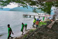 Ajak Siswa-Siswi Bersihkan Sampah di Danau Ranau 