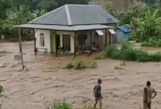 Sungai Teriti Meluap, Rumah Warga Terendam 1 Meter