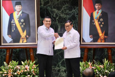 DKI Jakarta HUT ke-499, Wamen Ossy Serahkan 499 Sertipikat ke Gubernur Pramono Anung