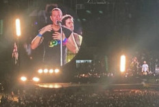 ﻿Chris Martin “Pinjam Dulu 100” Saat Konser 