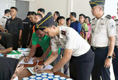 Pegawai-Warga Binaan Rutan Kelas I Palembang Tes Urine Serentak