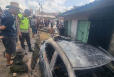 Diduga Ngantuk Saat Mudik, Mobil Terjun ke Parit Lalu Hangus Terbakar