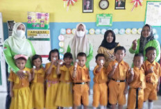 Bagikan Obat Cacing kepada Siswa TK dan SD