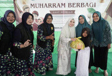Peringati Muharram, TP PKK OKU Timur Berbagi Sembako untuk Anak Yatim dan Dhuafa