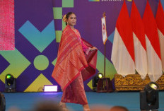 Perkenalkan Kain Bidak Galah Napuh Komering di Festival Kreatif Sriwijaya 2025