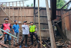 Hujan Deras Akibatkan Longsor dan Rumah Warga Ambruk