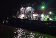 Tongkang Raksasa Ngamuk di Sungai Musi