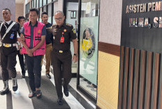 Kejati Banten memeriksa dua tersangka dugaan korupsi di DLH Tangsel.