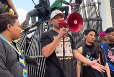 Turun ke Jalan, Denny Sumargo Desak DPR Temui Pendemo
