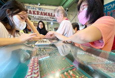 Harga Emas Terus Meroket 