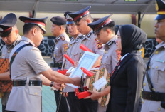 Beri Penghargaan Personel Berprestasi di Hari Juang Polri 2025