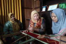 Beri Pembinaan Pengrajin Sulam Benang Emas
