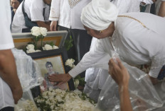 Titiek Puspa Dimakamkan Dekat dengan Pusaran Bung Hatta