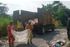 Masyarakat dan DLH OKU Selatan Kompak Bersihkan Sampah di Desa Pendagan