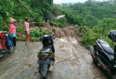 Jalan Poros Tebing Tinggi-Pendopo Lumpuh Akibat Longsor