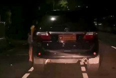 Heboh, Mobil Kemhan Diduga Nego PSK