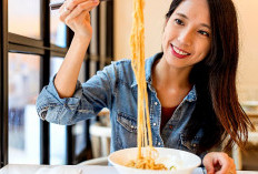 Tips Makan Mie Instan Tetap Aman untuk Kesehatan