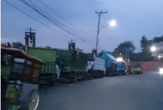 Rela Antre hingga Tengah Malam untuk Dapatkan Solar Bersubsidi