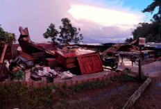 Malam Mencekam, Atap Rumah Beterbangan Disapu Puting Beliung 