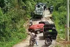 Jalan Rusak Sungai Are Kembali Makan Korban, Truk Kayu Manis Patah As