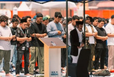 Rhoma Irama Pimpin Salat Jumat di Panggung Utama Pestapora 2025