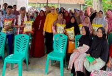 Rayakan HUT ke-61 Golkar, Bagikan 250 Karung Beras untuk Warga OKU Timur