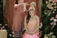 Luna Maya Minta Maaf dan Restu sang Ibu dalam Prosesi Siraman