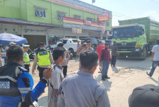 Kesal Bikin Jalan Rusak, Warga Portal Jalan Larang Mobil Over Kapasitas Melintas