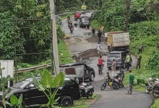 Jalan Lintas Sumatera di Lahat Retak, Pengguna Diperingati Waspada