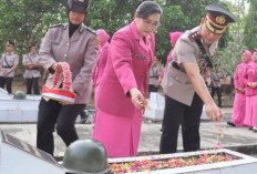 Kenang Jasa Pahlawan, Polres OKU Timur Gelar Ziarah TMP 