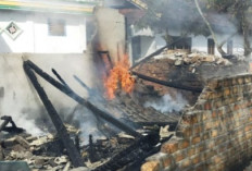 Kebakaran Hanguskan Bengkel dan Rumah Warga di Rantau Panjang